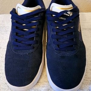 Puma tennis shoes